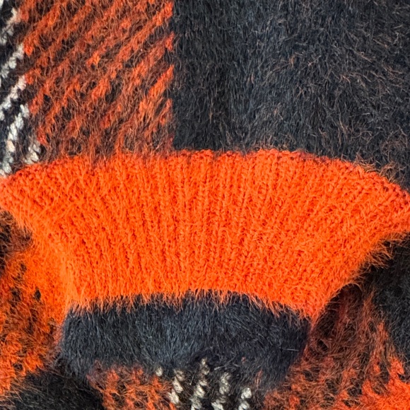NWT! Umgee Stylish Fuzzy Redish-Orange and Black Plaid Cardigan Size L - Picture 10 of 11